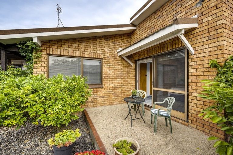 Photo of property in 2/30 Ngarimu Crescent, Taradale, Napier, 4112