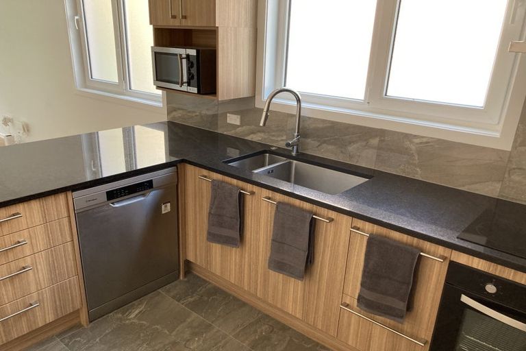 Photo of property in 54a Vandeleur Avenue, Birkdale, Auckland, 0626