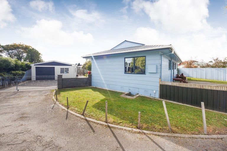 Photo of property in 28 Peppertree Glade, Kelvin Grove, Palmerston North, 4414