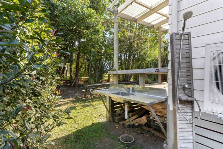 Photo of property in 112 Mckellar Place, Whangamata, 3620