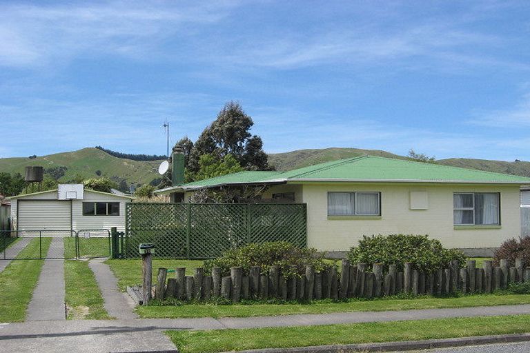 Photo of property in 14 Montgomery Street, Cheviot, 7310