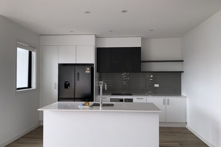 Photo of property in 9/1 Genevieve Lane, Hobsonville, Auckland, 0616