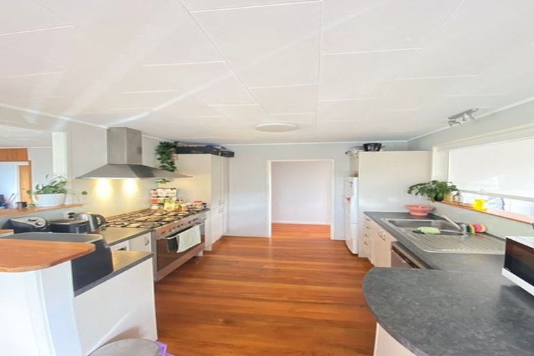 Photo of property in 9 Cockayne Crescent, Sunnynook, Auckland, 0620