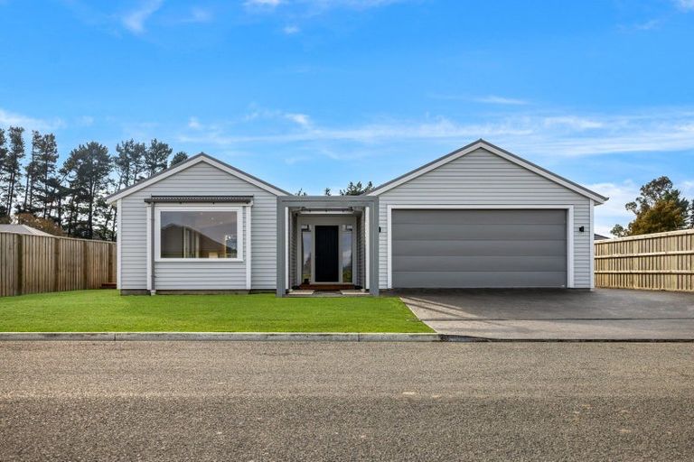 Photo of property in 27 Plover Avenue, Amberley, 7410