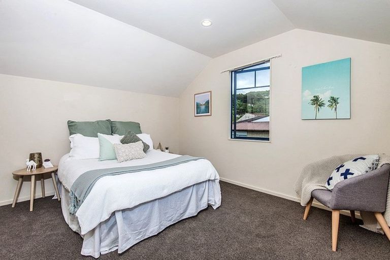 Photo of property in 2 Samuel Parnell Road, Karori, Wellington, 6012