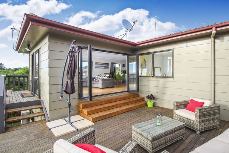 Photo of property in 16 Frosses Place, Massey, Auckland, 0614