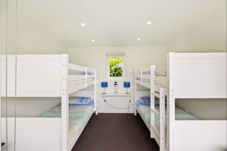 Photo of property in 16 Cathedral Road, Gore Bay, Cheviot, 7383