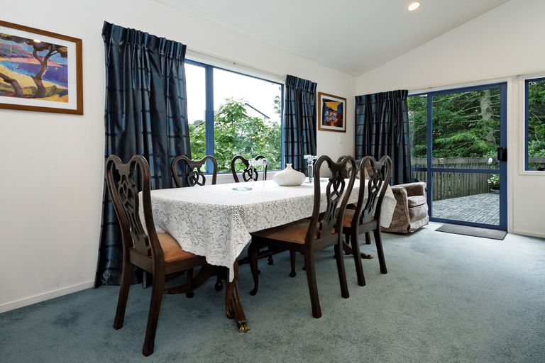 Photo of property in 35 Chamari Close, Titirangi, Auckland, 0604
