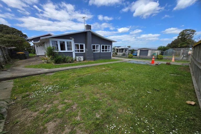 Photo of property in 40 Evans Road, Weymouth, Auckland, 2103