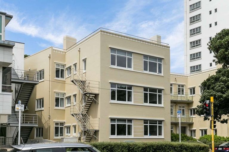 Photo of property in Fountain Court, 48u5 Oriental Parade, Oriental Bay, Wellington, 6011
