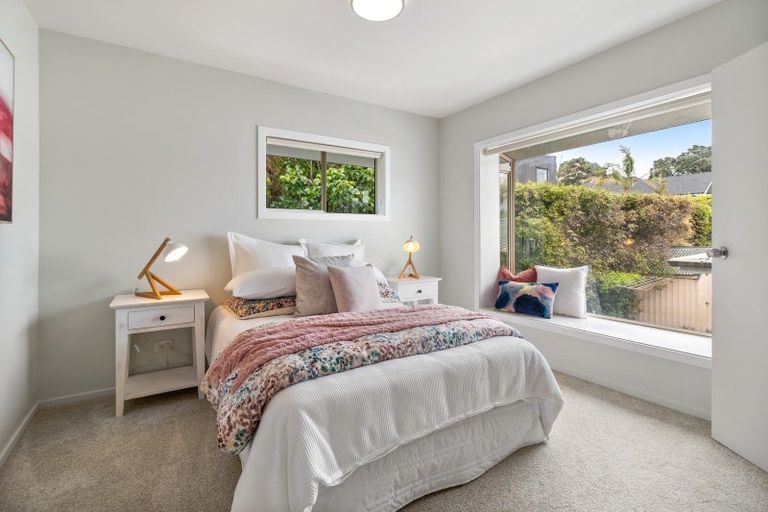 Photo of property in 22 Tiri Road, Milford, Auckland, 0620
