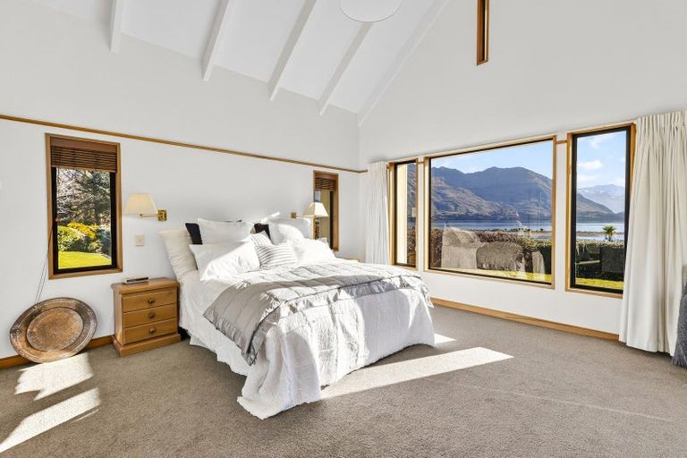 Photo of property in 186 Beacon Point Road, Wanaka, 9305