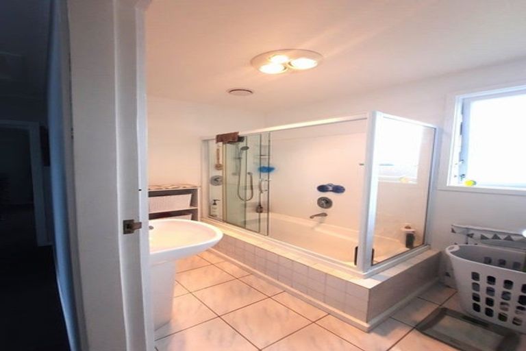 Photo of property in 8 Oban Place, Awapuni, Palmerston North, 4412