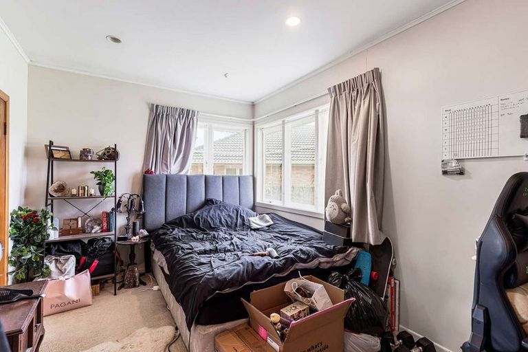 Photo of property in 47 Neil Avenue, Te Atatu Peninsula, Auckland, 0610
