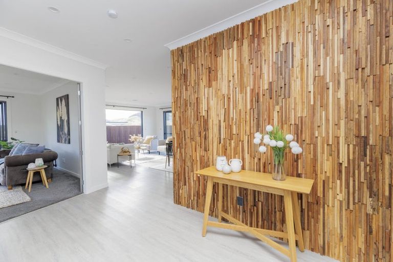 Photo of property in 142 Amesbury Drive, Churton Park, Wellington, 6037