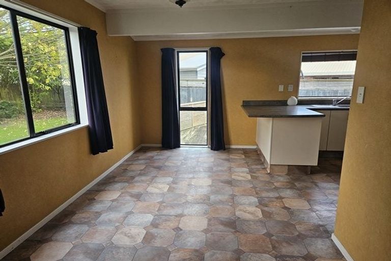 Photo of property in 14 Gladys Place, Kelvin Grove, Palmerston North, 4414