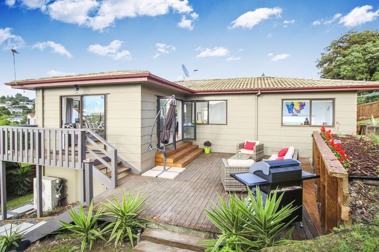 Photo of property in 16 Frosses Place, Massey, Auckland, 0614