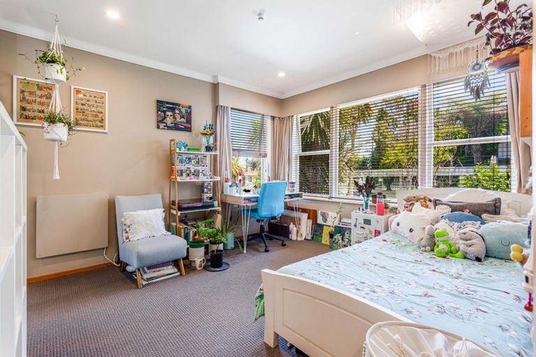 Photo of property in 23 Gloria Avenue, Te Atatu Peninsula, Auckland, 0610