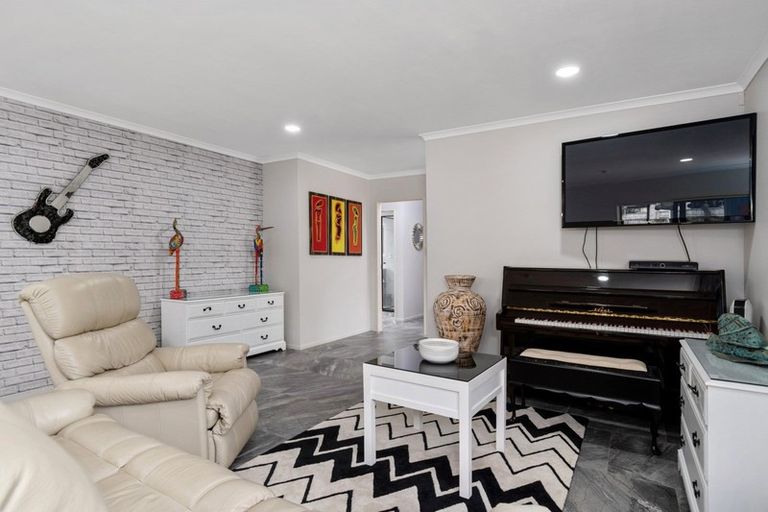 Photo of property in 21 Hawk Place, Welcome Bay, Tauranga, 3112