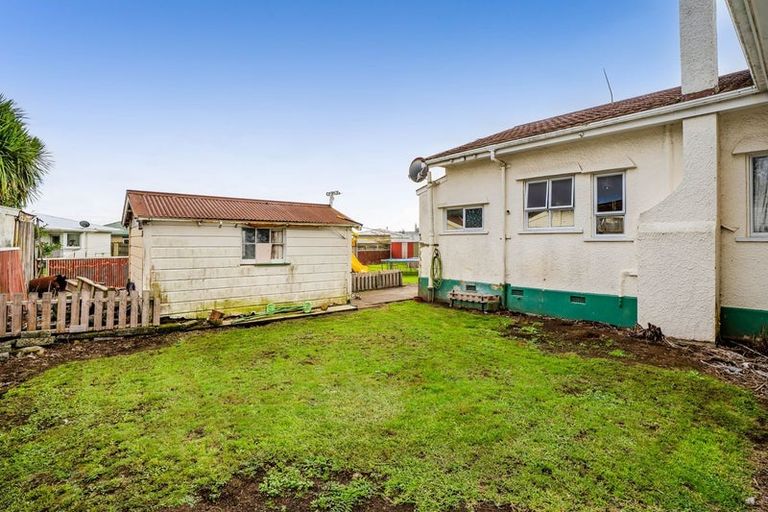 Photo of property in 5 Turuturu Road, Hawera, 4610