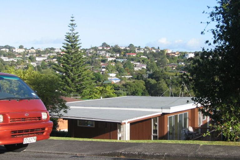 Photo of property in 1/16 Shanaway Rise, Hillcrest, Auckland, 0627