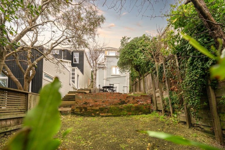Photo of property in 16 Stafford Street, Mount Victoria, Wellington, 6011