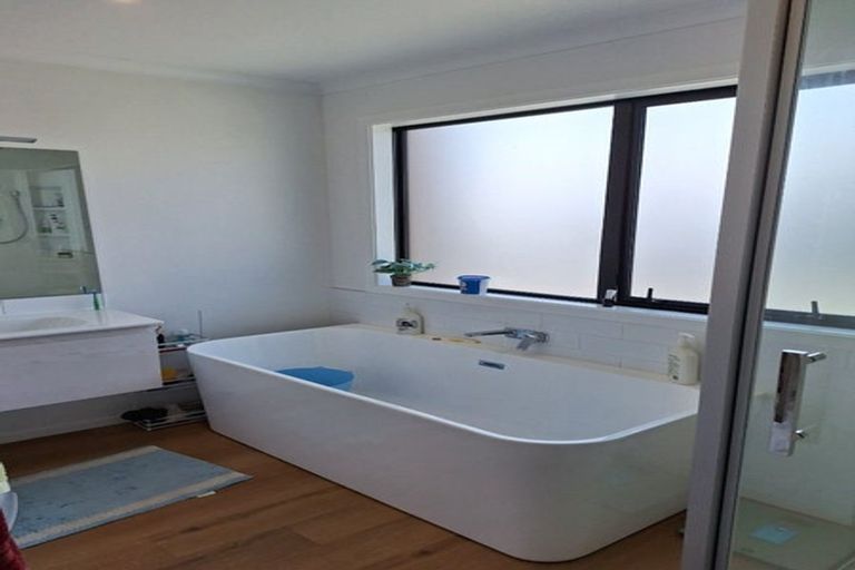 Photo of property in 36 Mawai Hakona Drive, Wallaceville, Upper Hutt, 5018