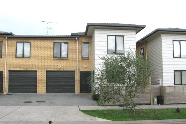 Photo of property in 7 Verdale Circle, Glen Eden, Auckland, 0602