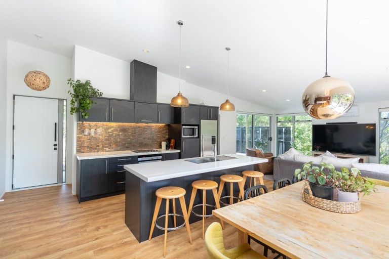 Photo of property in 32 Mount Marua Way, Timberlea, Upper Hutt, 5018