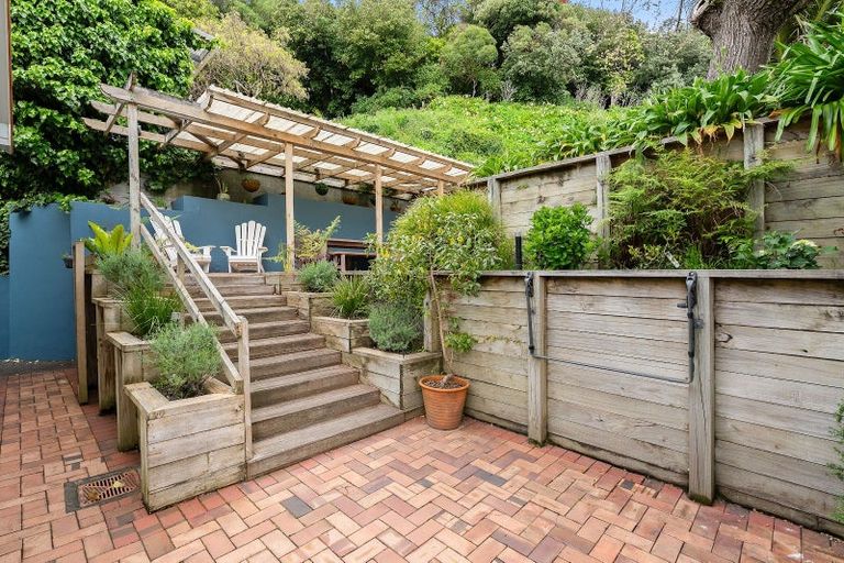 Photo of property in 210 Oriental Parade, Oriental Bay, Wellington, 6011