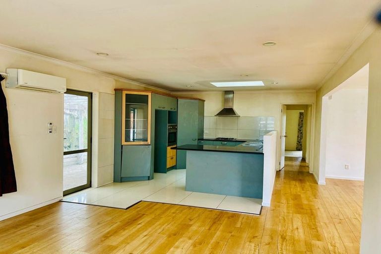 Photo of property in 10 Wheaton Place, Glen Eden, Auckland, 0602