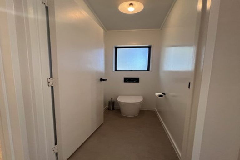 Photo of property in 16 Shearwater Street, One Tree Point, 0118