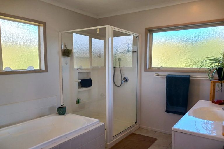 Photo of property in 11 Ocean View Road, Cable Bay, 0420