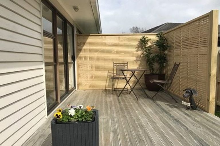 Photo of property in 12 Henry Curd Terrace, Pukekohe, 2120