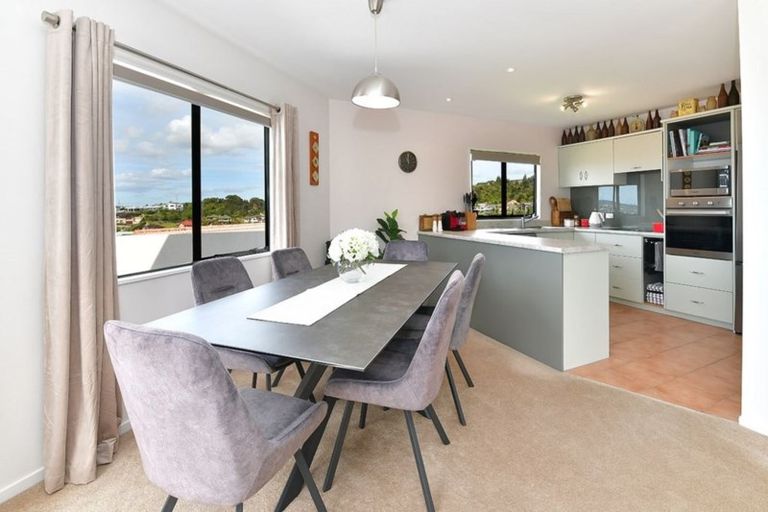 Photo of property in 18 Montcalm Close, Orewa, 0931