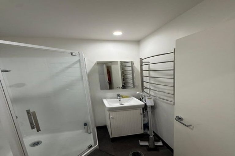 Photo of property in 5/160c Hobsonville Point Road, Hobsonville, Auckland, 0616