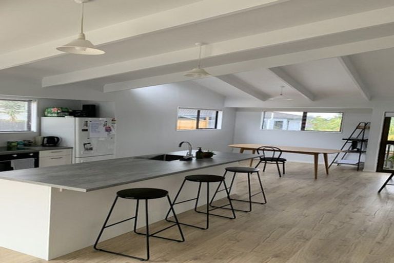 Photo of property in 5 Frosses Place, Massey, Auckland, 0614