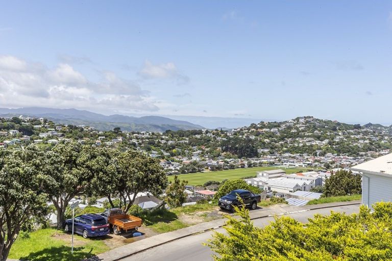 Photo of property in 99 Akaroa Drive, Maupuia, Wellington, 6022