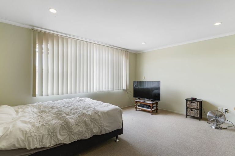 Photo of property in 8 Lime Crescent, Papakura, 2110