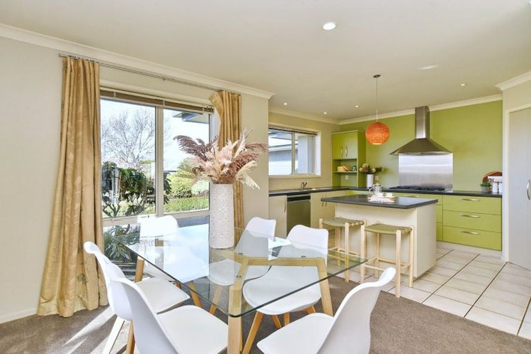 Photo of property in 8 Ross Place, Northwood, Christchurch, 8051