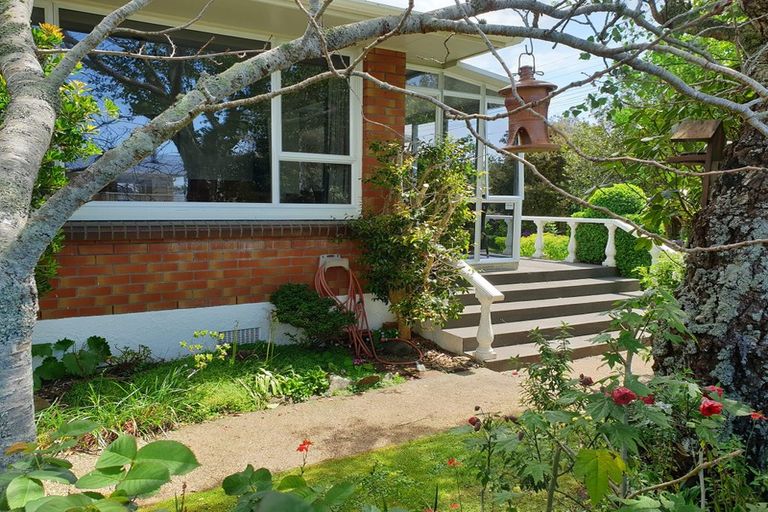 Photo of property in 2 Hood Place, Spotswood, New Plymouth, 4310