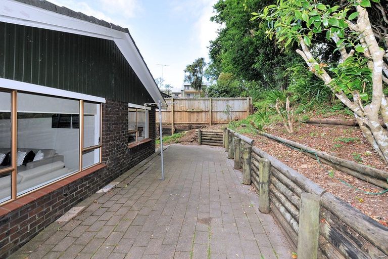 Photo of property in 1/11 Mahuta Grove, Northcote, Auckland, 0627