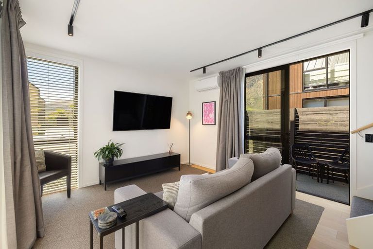 Photo of property in 5 Casterway Crescent, Jacks Point, 9371