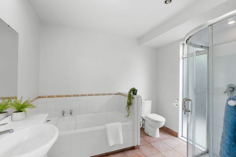 Photo of property in 17 Highland Place, Avonhead, Christchurch, 8042