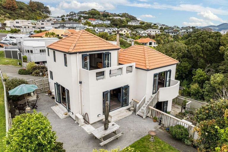 Photo of property in 11 Glengavel Grove, Papakowhai, Porirua, 5024