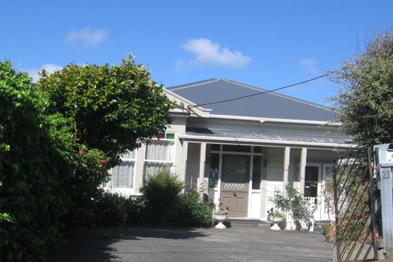 Photo of property in 23 Sugarloaf Road, Brooklyn, Wellington, 6021