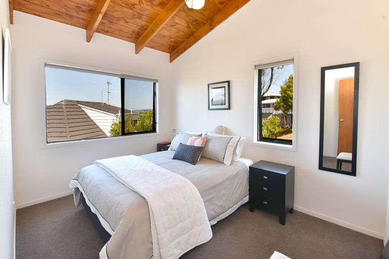 Photo of property in 11b Orewa Heights Crescent, Orewa, 0931