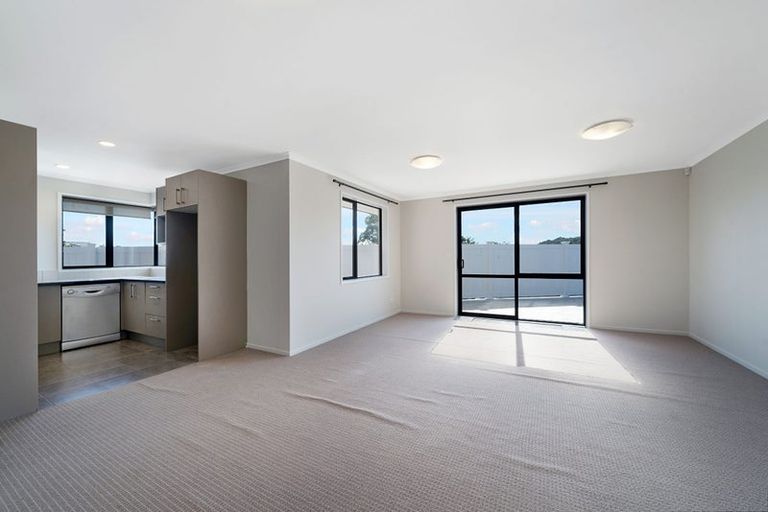 Photo of property in 7 Anna Lane, Glen Eden, Auckland, 0602