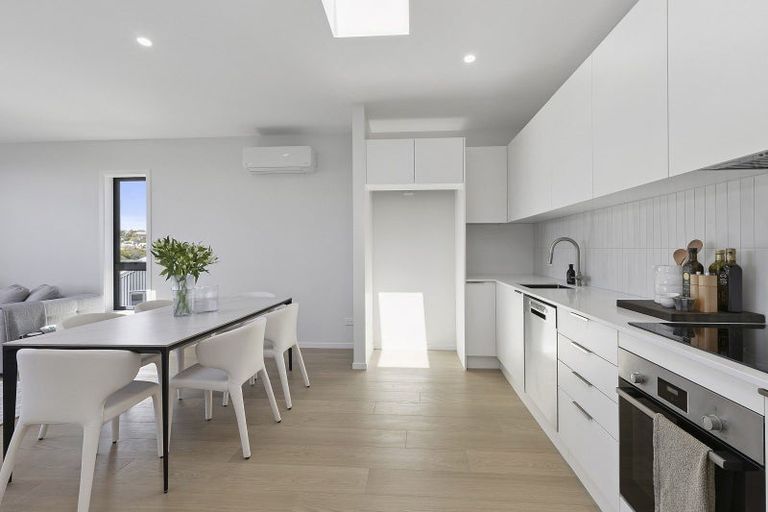 Photo of property in 131 Tiketike Way, Brooklyn, Wellington, 6021