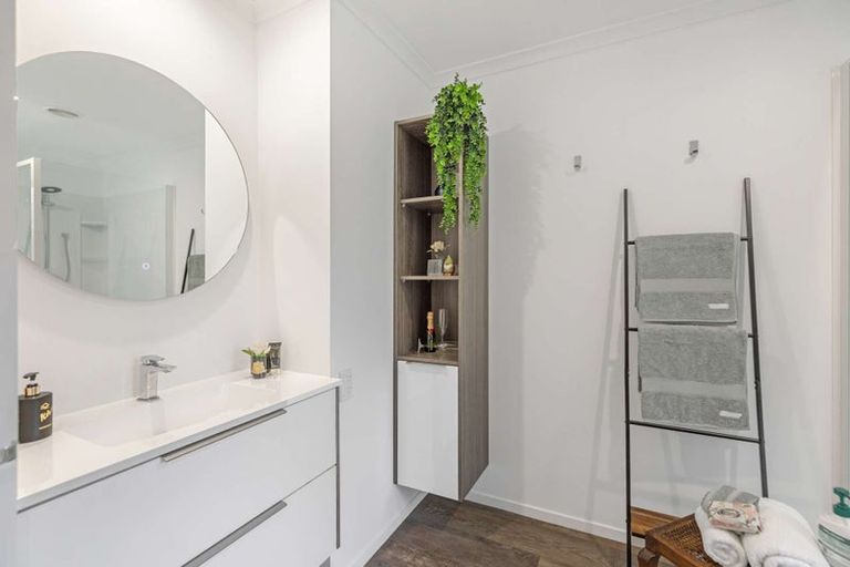 Photo of property in 19 Ashburn Lane, Awapuni, Palmerston North, 4412